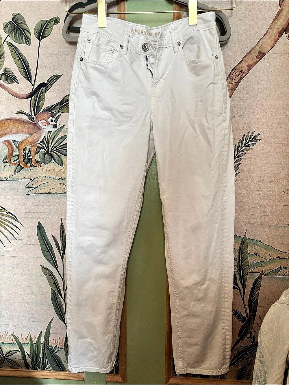 American Eagle Straight Leg Jeans in White Size 2